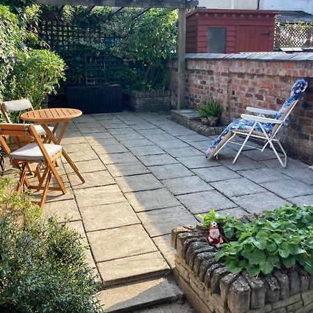 1Br Cheadle Village House With Garden, Close To Airport Exterior photo