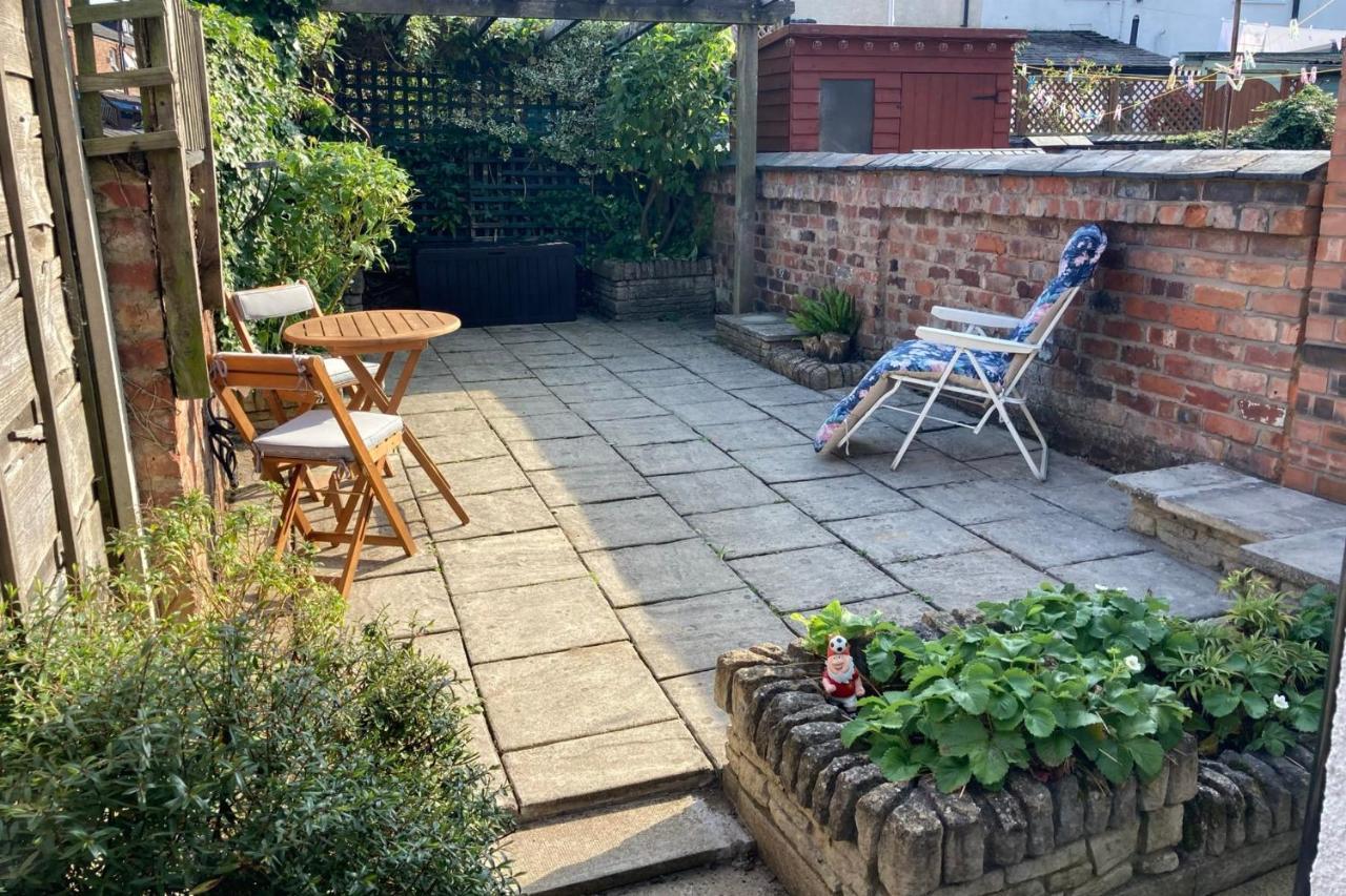 1Br Cheadle Village House With Garden, Close To Airport Exterior photo